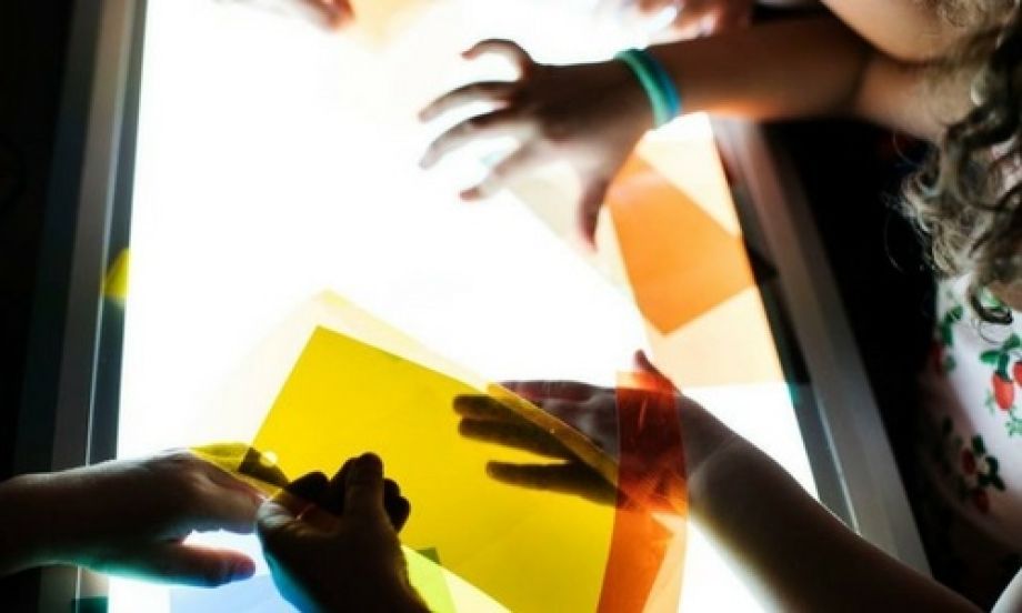Laboratori didattici e per le scuole alla scoperta della luce e dei colori di Piet Mondrian